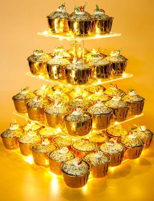 Soporte de acrílico de la magdalena de la grada de los pasteles 4 para el banquete de boda del cumpleaños