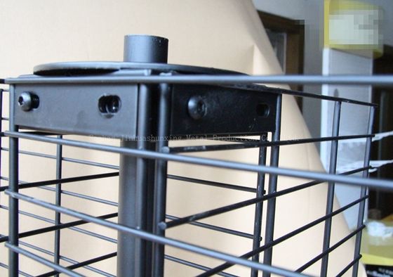 Cuatro estante de exhibición giratorio echado a un lado de W500mm H1800mm, estante de exhibición de los accesorios del teléfono móvil con el gancho