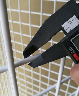 Estante trilátero del almacenamiento del equipo de deportes de L650mm H1828mm con los echadores
