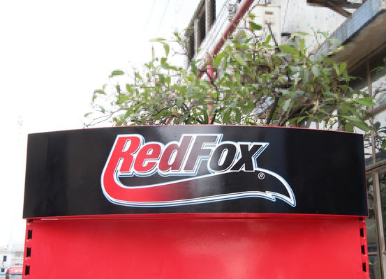 El TUV rojo brillante aprueba el estante Pegboard, tienda de la herramienta de Peg Display Rack For Retail