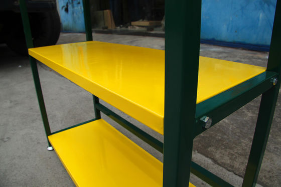 Gradas amarillas del estante de exhibición del lubricante del certificado del TUV del color cuatro